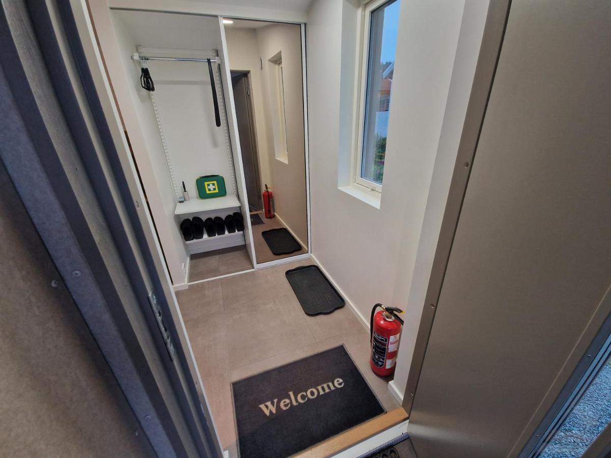 Northern Living 1 Room With Shared Bathroom 트롬쇠 외부 사진